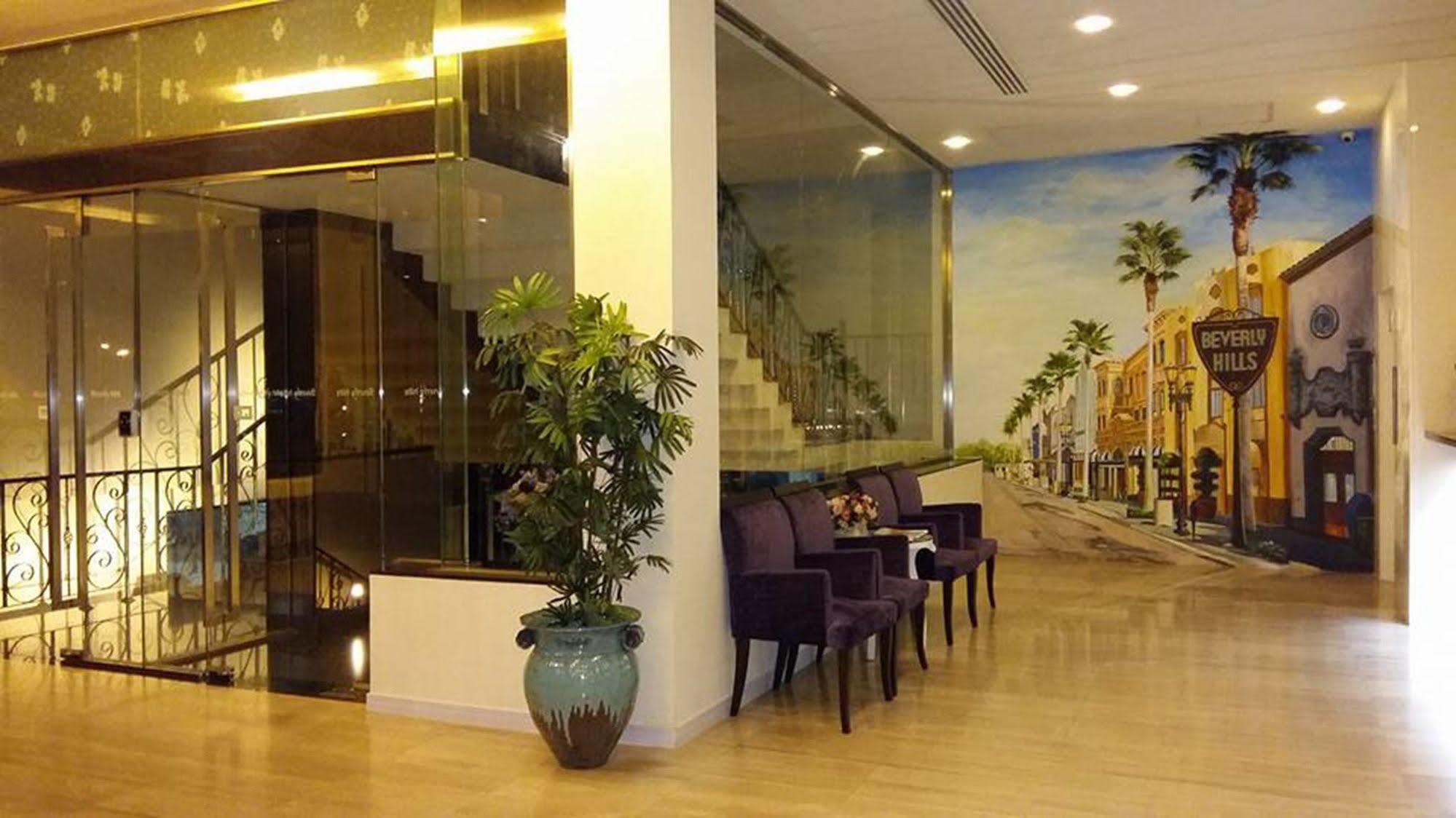 The Beverly Hills Hotel Nakhonratchasima Esterno foto