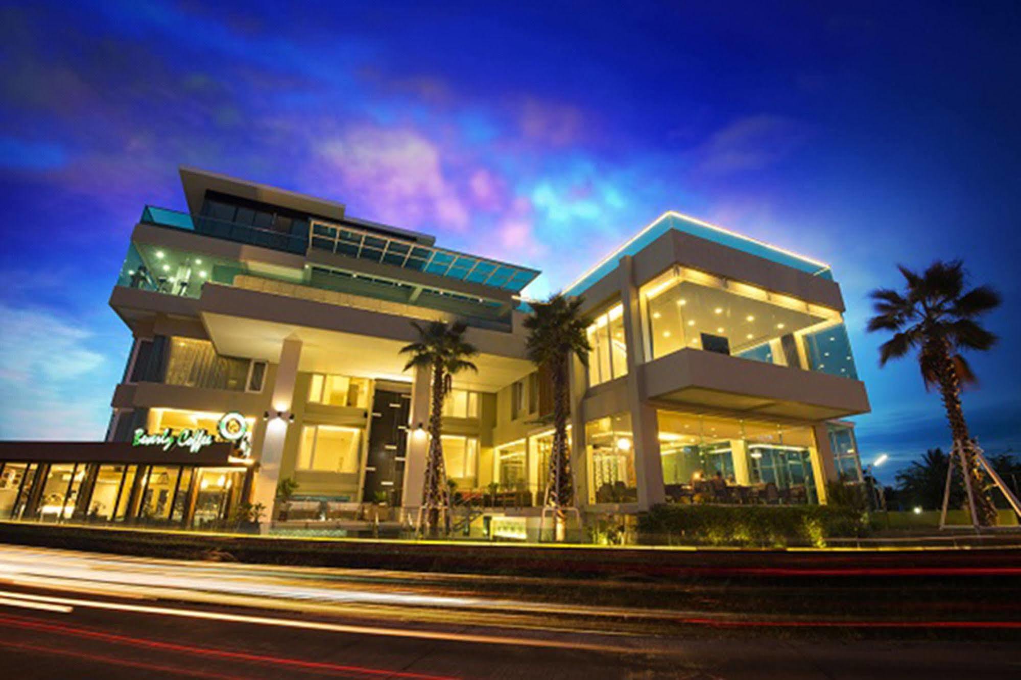 The Beverly Hills Hotel Nakhonratchasima Esterno foto